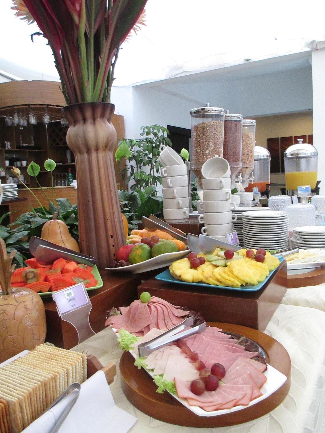 Hotel Marbella Chico Bogota Bagian luar foto