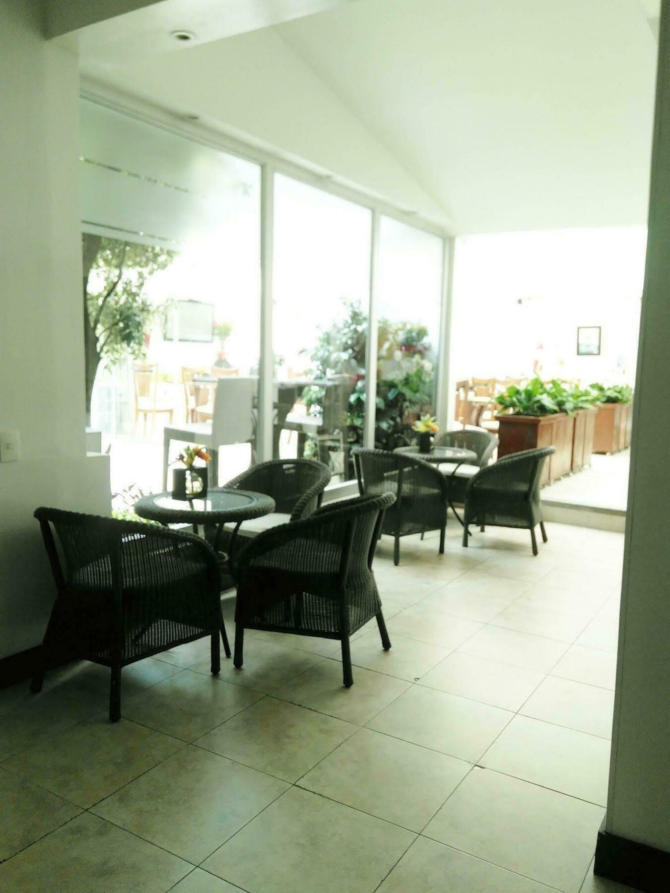Hotel Marbella Chico Bogota Bagian luar foto